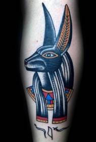 Старомодні кольорові татуювання на ногах єгипетського бога Анубіса