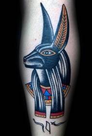 Tatuaggio della gamba del dio Anubis egiziano colorato vecchio stile