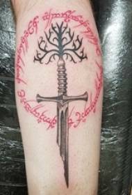 tatuaje de la espada del tesoro ternero macho en sánscrito y la imagen del tatuaje de espada