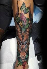 Braço bonito pássaro e cabra crânio tatuagem colorida padrão