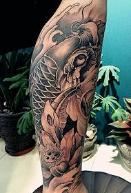 Tradisjonell blekksprut tatovering med en vakker legg