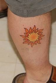 Kojų spalvos paprastas saulės tatuiruotės paveikslėlis