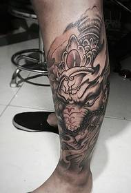 Jakar maraƙi jakar fari da farin giwa, tattoo ƙirar yarinya ce