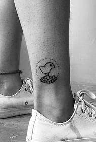 Мини тетоважа на птици од страната на телето