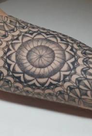 Tatuaggio di Brahma, tatuatu maschile, brasiliano, su bracciu neru
