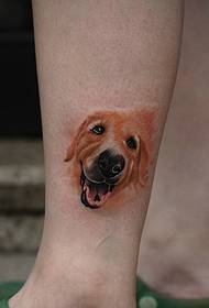 Muy lindo tatuaje de cabeza de cachorro tatuaje en el exterior de la pantorrilla
