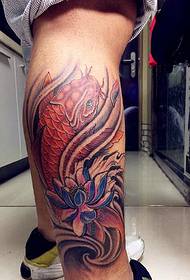 Tatuaje de calamar de color de pantorrilla bastante maravilloso