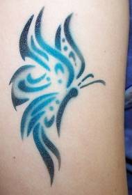 Modellu tatuu di farfalla celtica blu