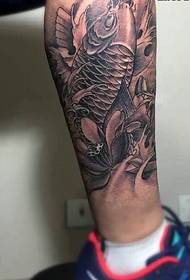 Packed calf black and white squid tattoo picture full of personality