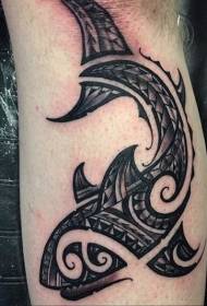 Impresionante patrón de tatuaxe con tótem de tiburón negro