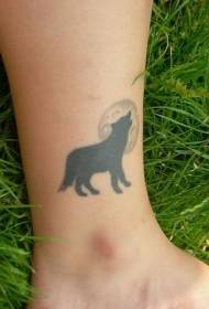 Crni vuk i Mjesec tetovaža gležnja uzorak