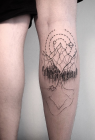 Kalf zwarte lijn bos met bergen en planeet tattoo patroon