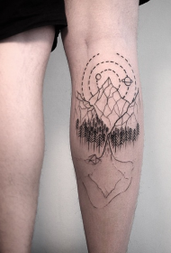 Foresta di linea nera di vitellu cù muntagne è mudellu di tatuaggi di pianeta