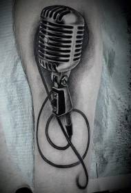 Patrón de tatuaje de micrófono de ternera muy realista