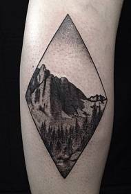 Gravējuma stila melnbaltu kalnu ģeometriskais tetovējums