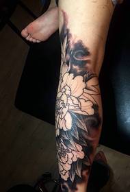 Supakuota blauzdos seksualios „Dudan“ gėlių tatuiruotės nuotrauka
