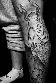 Swart en wit groot inkvis-tatoeëringpatroon op kalf