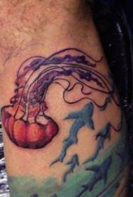 Ang kolor sa kolor nga jellyfish nga adunay sumbanan nga tattoo sa pating