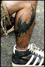 Didelio sparno paukščio tatuiruotės modelis, skraidantis ant blauzdos