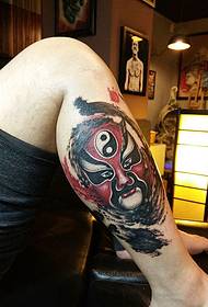 Chinwa style tenti totem modèl tatoo ak ti towo bèf