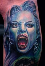 Modello di tatuaggio di donna vampiro malvagio di colore molto realistico
