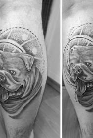 Divertente modello di tatuaggio testa di cane pungiglione bianco e nero sulle gambe