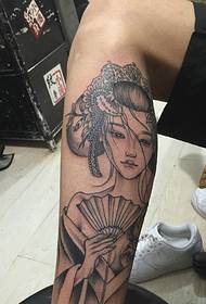 tatuazh viçi lule e zezë tradicionale ash tatuazh tatuazhesh