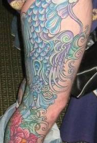 Lårblå monsterfisk og blomster tatoveringsmønster