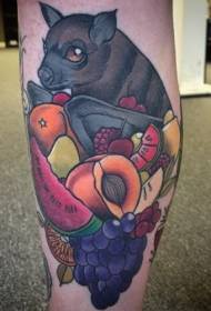 Kalvfarvet sød flagermus med tatoveringsmønster i frugt