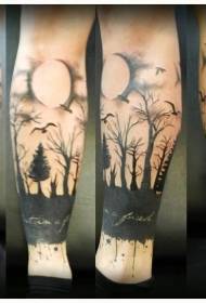 Татуировка с изображением полнолуния и черного леса