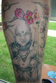 Patung Buddha anak lembu dengan corak tatu bunga merah