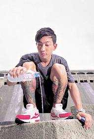 Ylli mashkull i Hong Kongut Lee Samson tatuazh