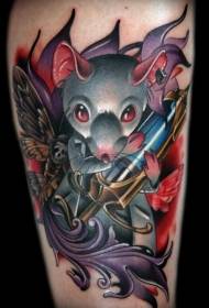 Skräck mus med skräckstil med nål- och fjärils tatueringsmönster