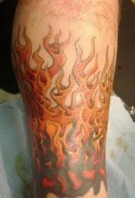Corak tatu api klasik di kaki