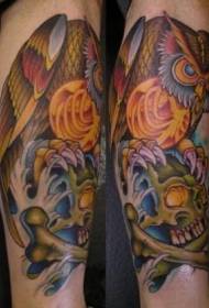 Gufo di colore delle gambe con foto del tatuaggio