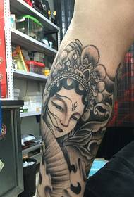 Udsøgt og smuk tatovering med tatovering i sort sort grå blomst