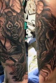 Weerwolf zwart-wit tattoo-patroon in donker bos