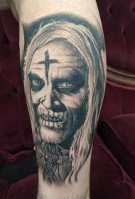 Kallef schwaarz Äschen grujheleg Gesiicht mat Cross Tattoo Muster