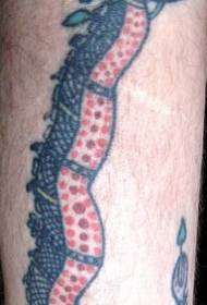 Patrún tattoo nathair le cosa daite fada