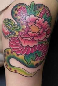 Illustrazione del tatuaggio del grande braccio foto del tatuaggio del serpente e della peonia del grande braccio maschio