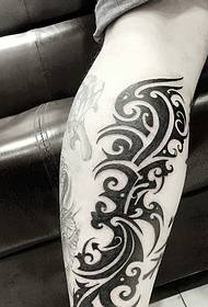 Calf ບຸກຄະລິກລັກສະນະ tattoo tattoo ສີດໍາແລະສີຂາວ