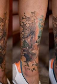 Isang matingkad na pattern ng kulay ng tattoo ng pamilya ng guyang fox