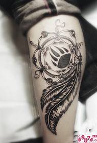 Tattoo de nigra kaj blanka reva tatuaje