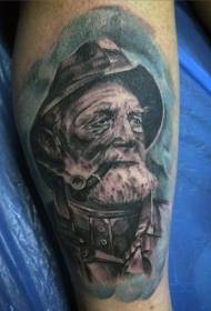 小腿逼真的黑白老水手肖像纹身图案