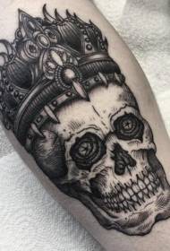 Cranio nero stile incisione polpaccio con motivo tatuaggio corona