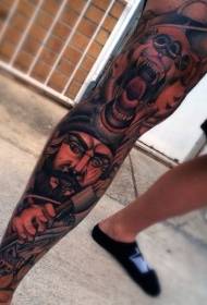 Нога нового шкільного кольору людина з сокирою і ревним ведмедиком татуювання візерунок