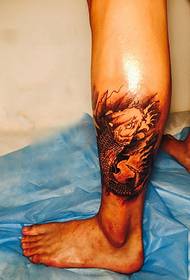 Bright and eye-catching calf squid tattoo tattoo