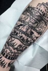 Kleine arm spectaculaire zwarte stekels tatoeages van verschillende tijdperken