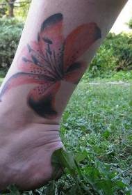 Telečji vzorec tatoo oranžne in črne lilije