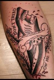 Jalka ruskea hai ja kirjoitus tatuointi kuva